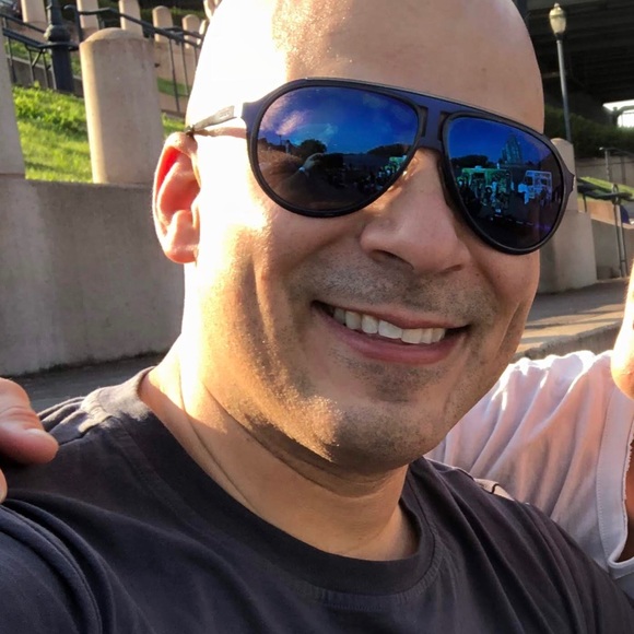 Meet your Posher, Daniel - Picture 1 of 4